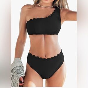 CUPSHE NWT Scallop One Shoulder Swimsuit